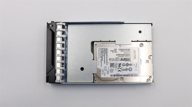 Жесткий диск Lenovo 00LA891 600Gb 15000 SAS 2,5" HDD 00LA891 - фото 37377